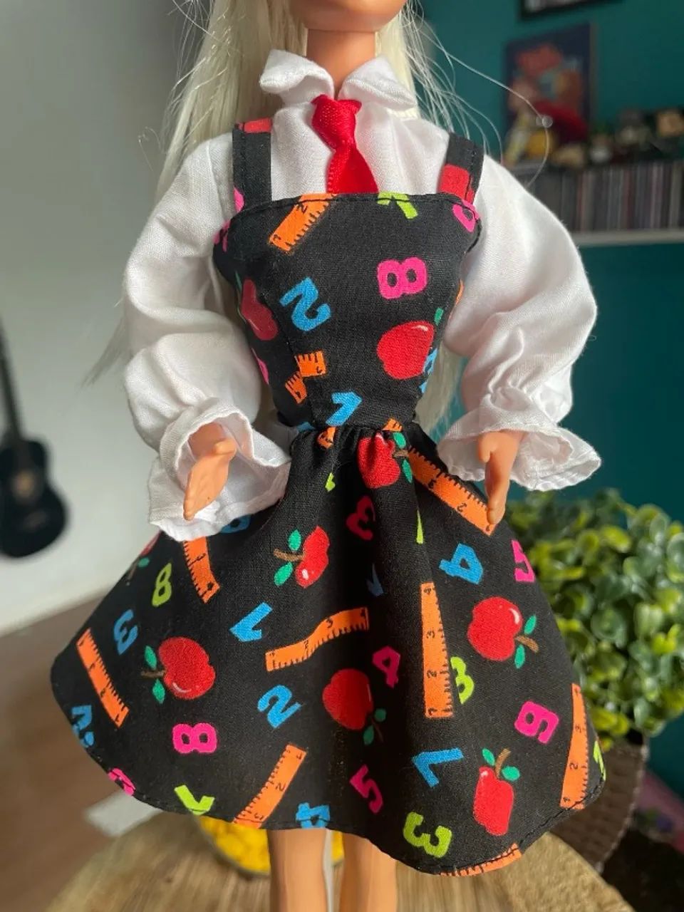 Boneca Barbie Teacher (Professora) de 1995 da Mattel - Usada - Foto 4