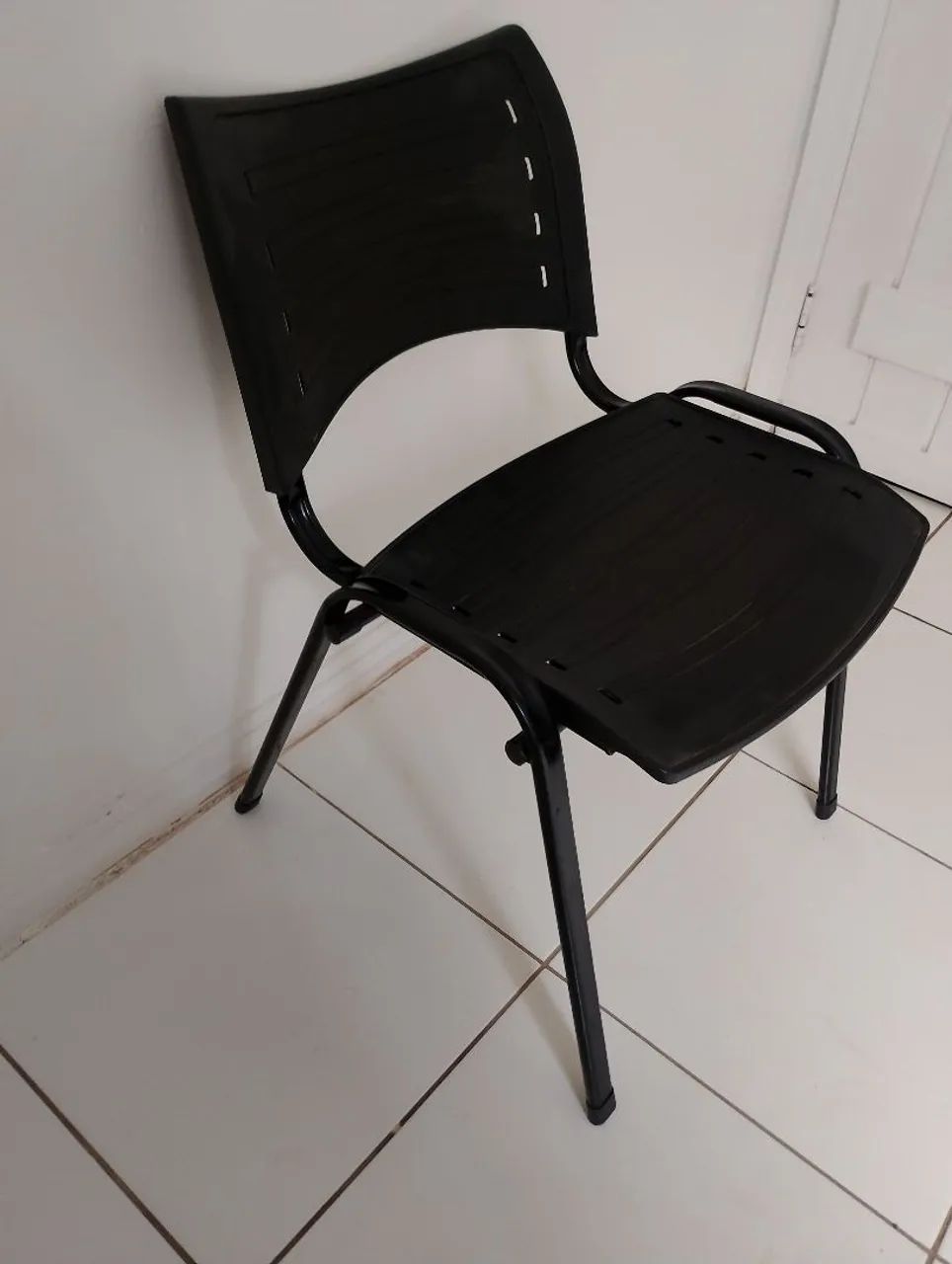 Cadeira Preta Empilhável Polipropileno  - Foto 4