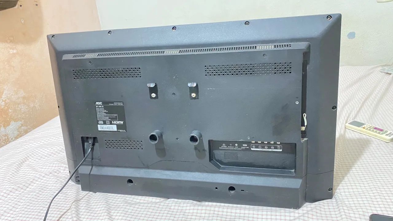 TV AOC 32 Polegadas com Defeito na Tela (Listras) - Foto 3