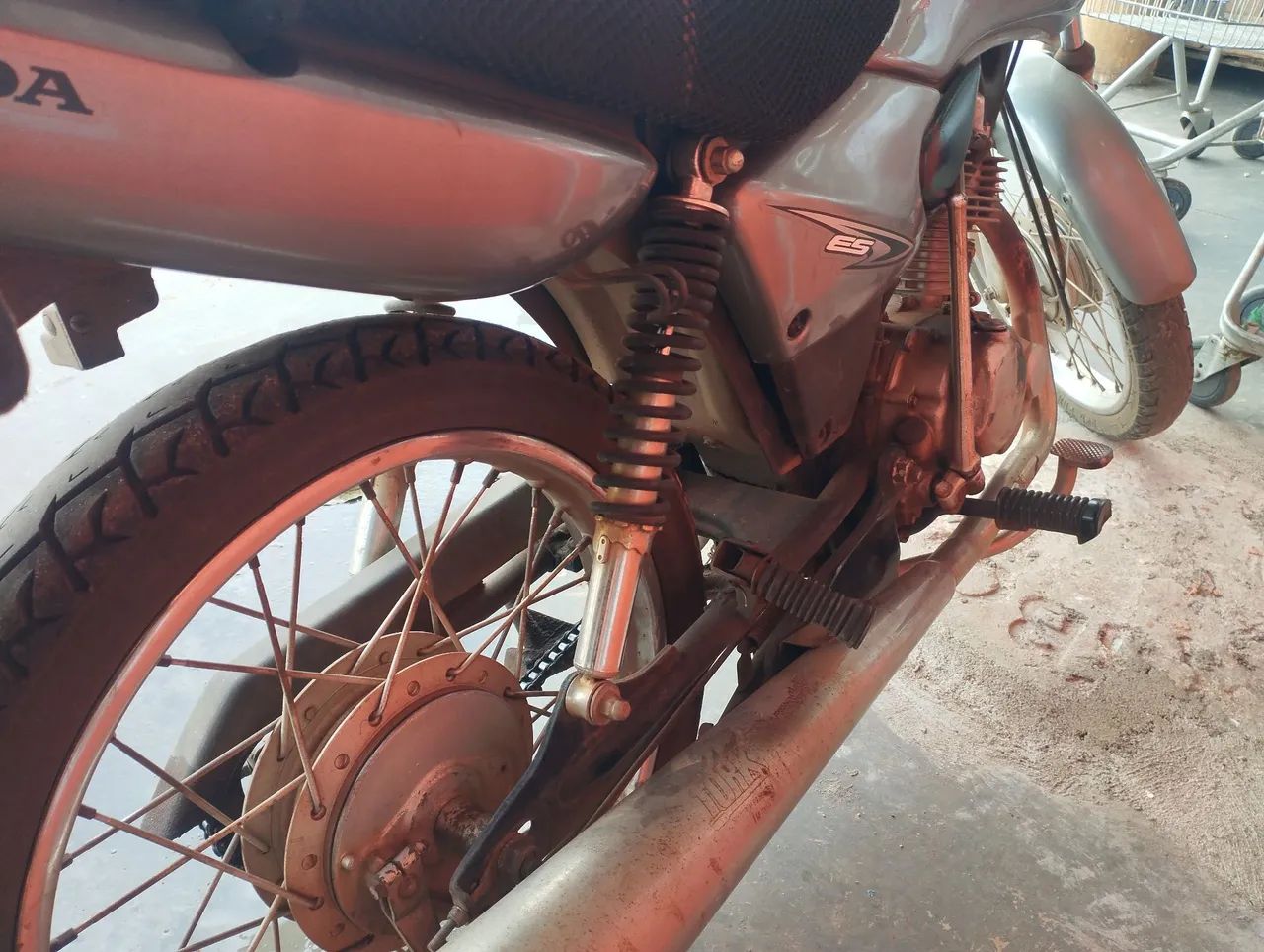 Honda Titan KS 125 Ano/2003 - Foto 5