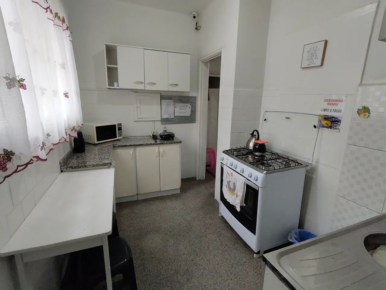 Alugo quarto individual feminino centro