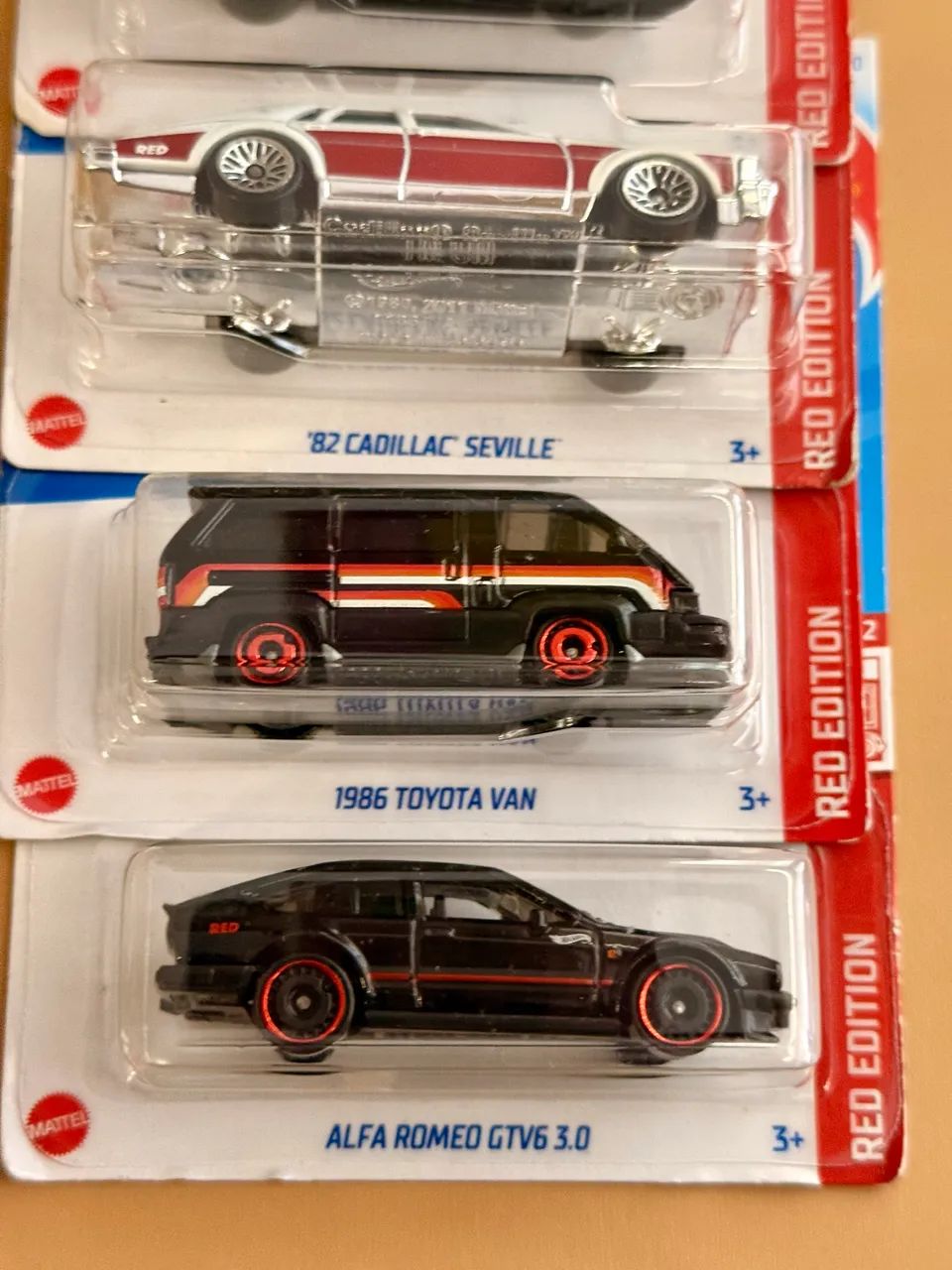 Lote 5 Hot Wheels Red Edition lacrados - Foto 2