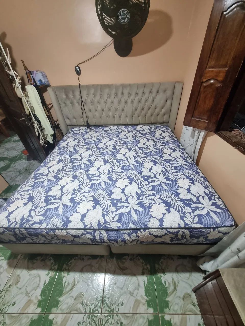 Cama box King size acompanhada de cabeceira. - Foto 4