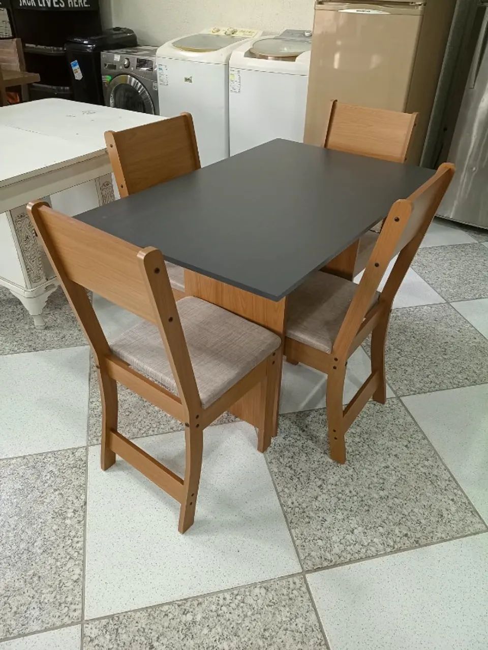MESA NOVA COM 4 CADEIRAS  - Foto 3