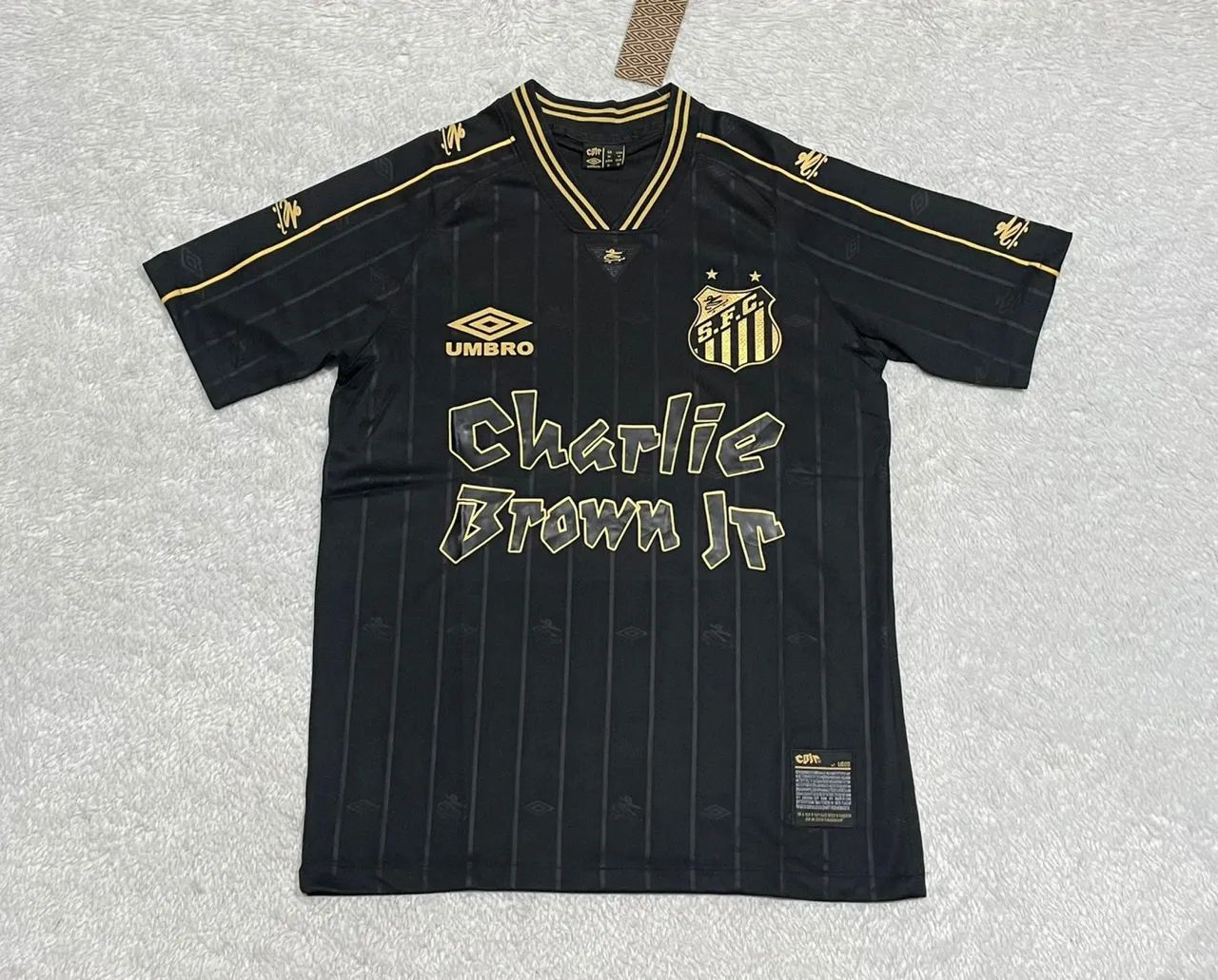 Camisa do Santos Charlie Brown Jr