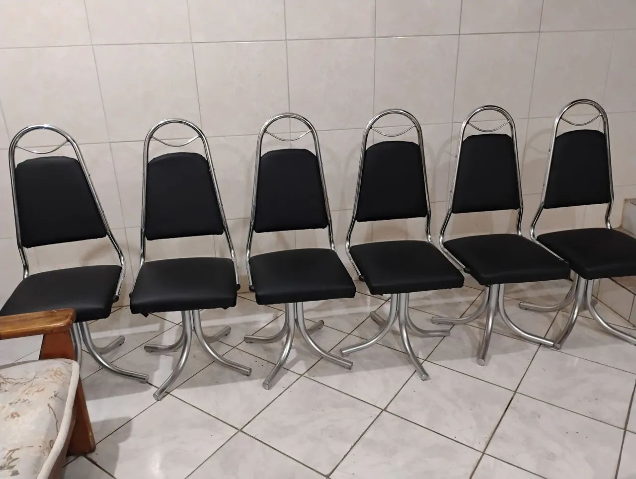 Cadeiras cromadas giratórias 