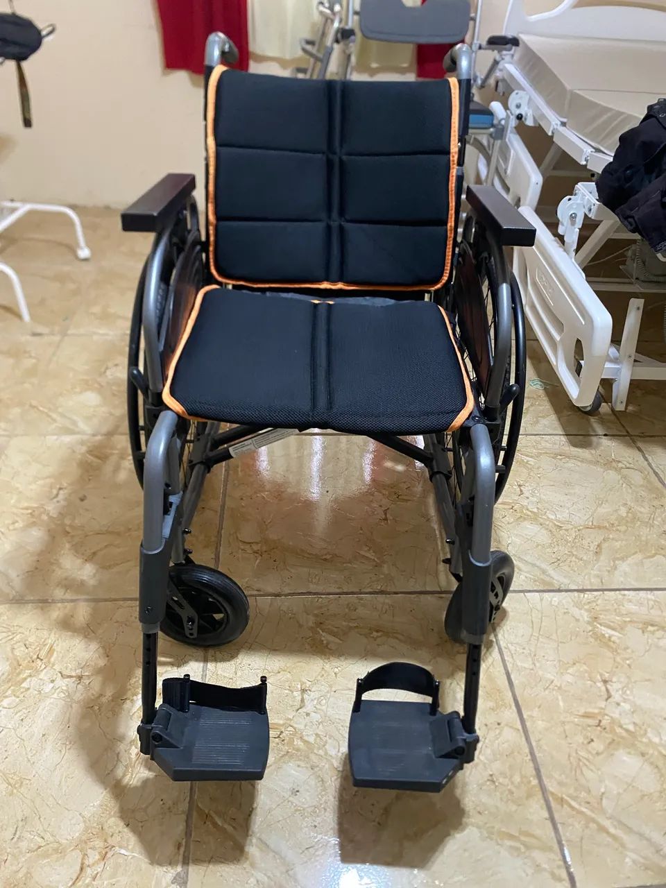 Cadeira de rodas seminova  - Foto 3