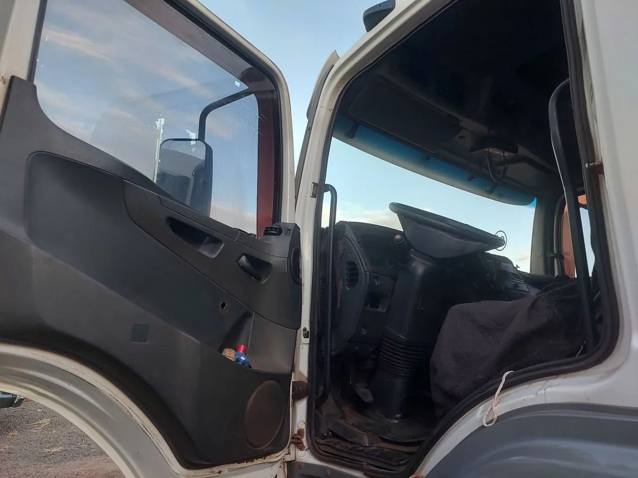 Caminhao linha pesada  - Foto 4