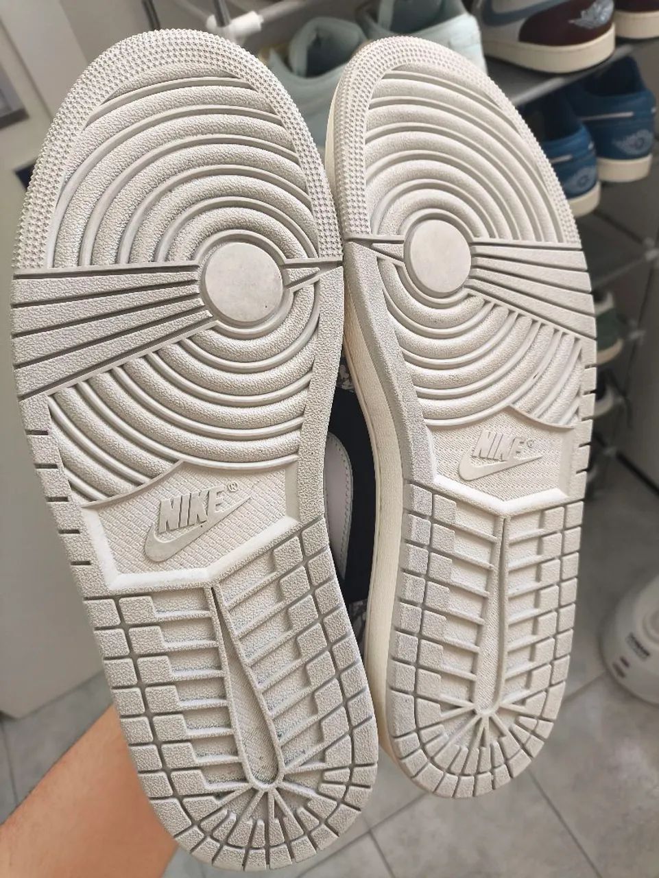 Tênis Air Jordan 1 low OG "Black cement" 43 - Foto 2