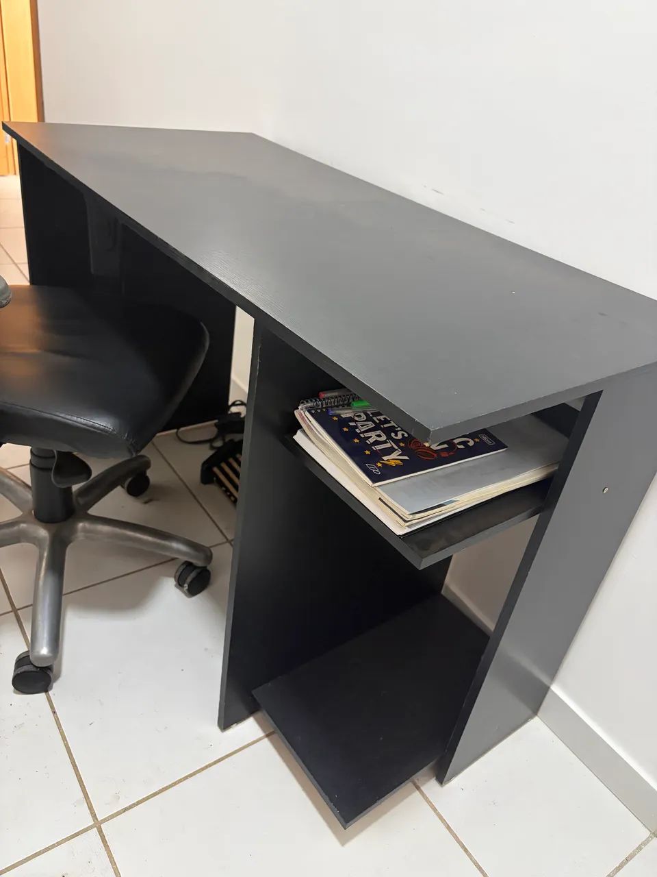 Mesa e cadeira de escritório