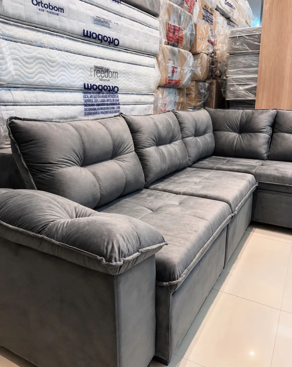 SOFÁ TAUROS - CHAISE TANTO PARA DIREITA QUANTO PARA A ESQUERDA 