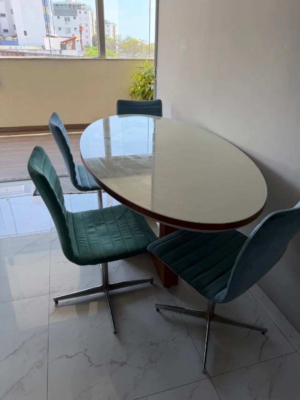 Linda Mesa de jantar com cadeiras