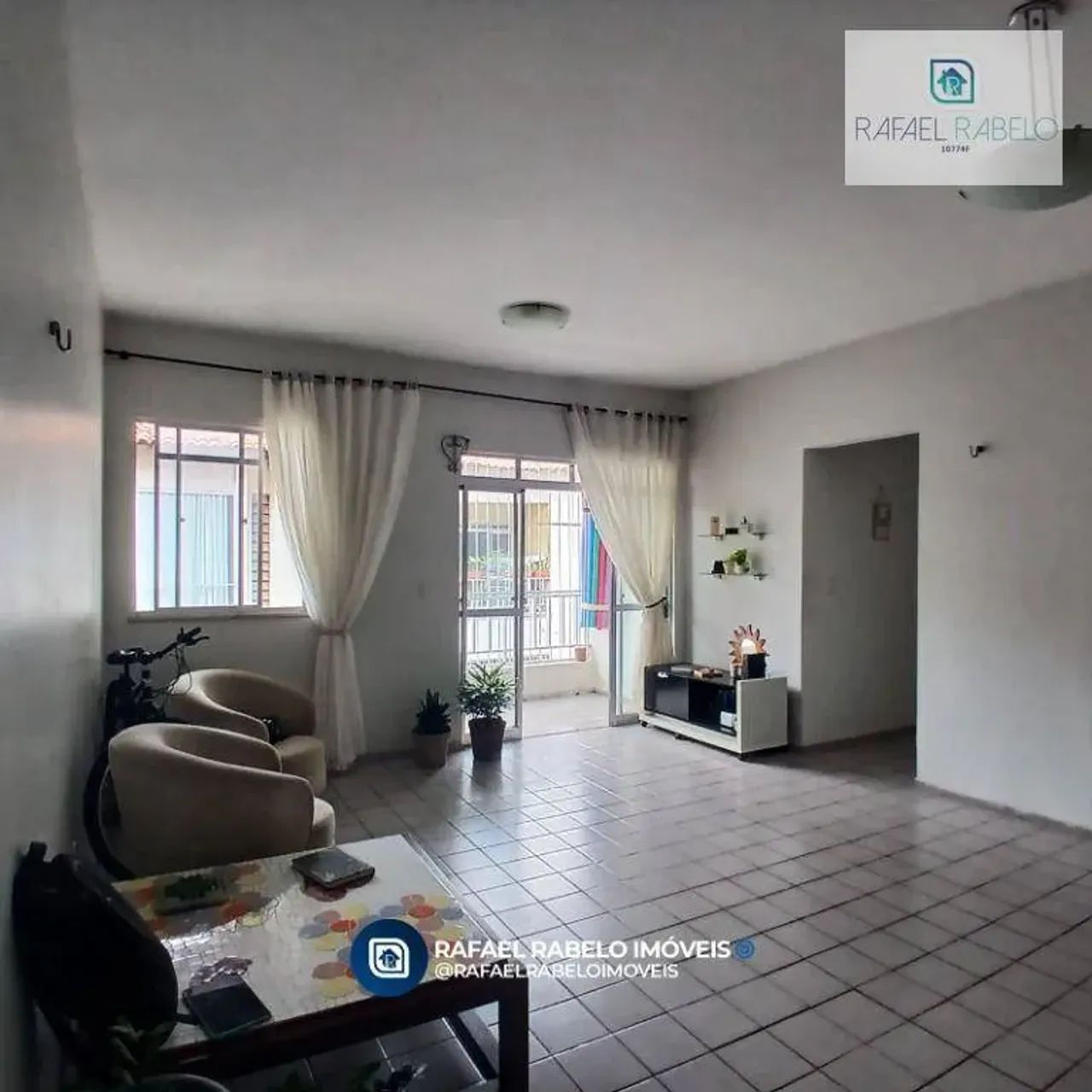 Apartamento à venda no bairro Cidade dos Funcionários | Condomínio Edifício Tropical Resid
