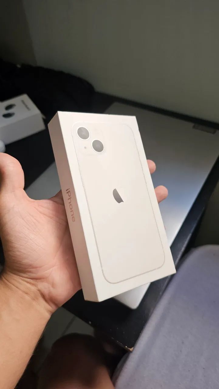 Caixa Iphone 13 com manuais