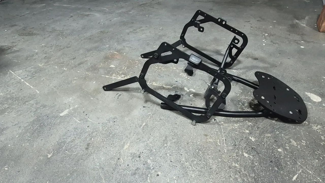 Bagageiro e suporte lateral para baú SCAM