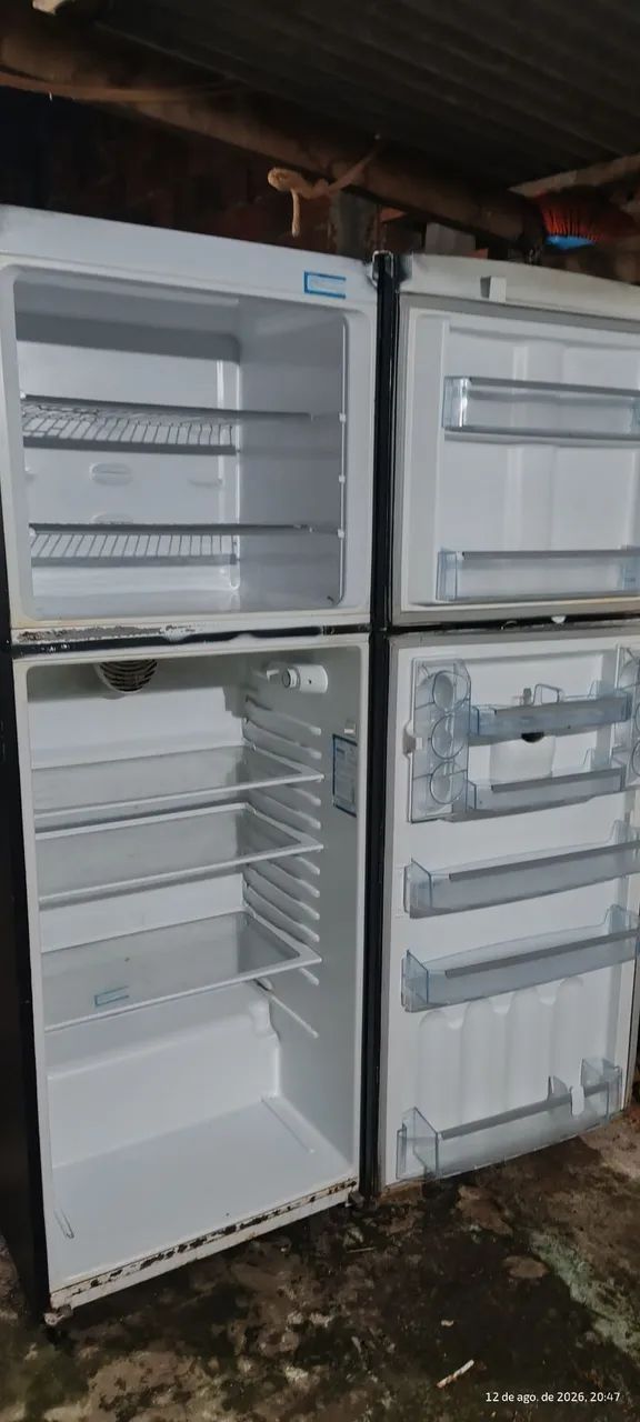 Vendo uma geladeira usada duplex 