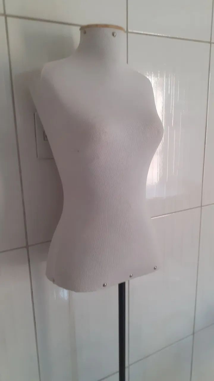 Manequim Busto Costura (com apoio de metal)