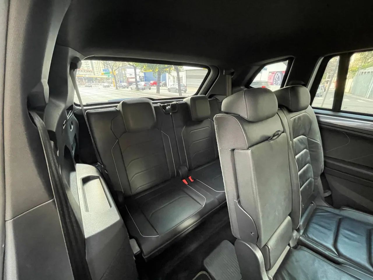 Volkswagen Tiguan Allspac R-Line 350 TSI 2.0 4x4, foto 17 de 19