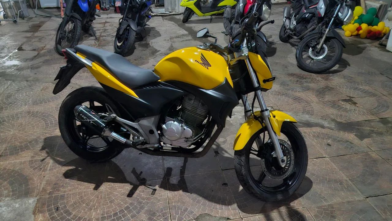 CB 300