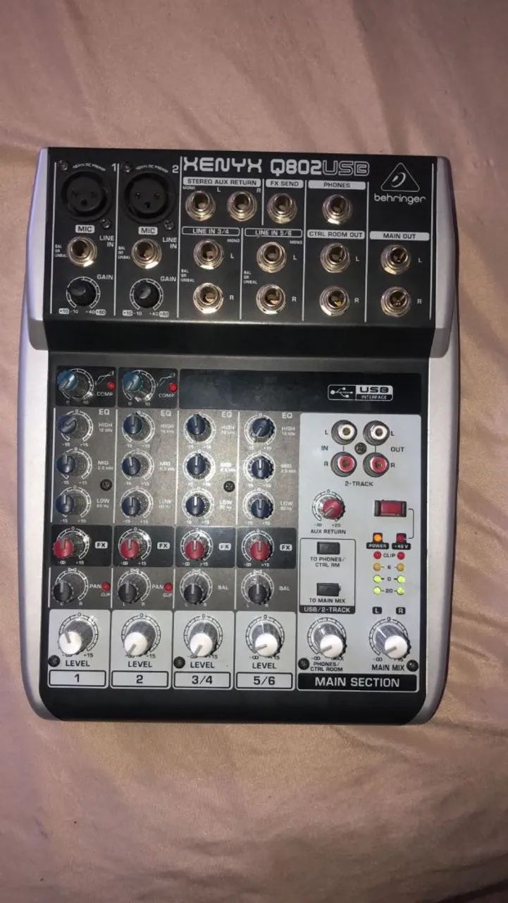 Mesa mix Behringer 802 - Foto 2