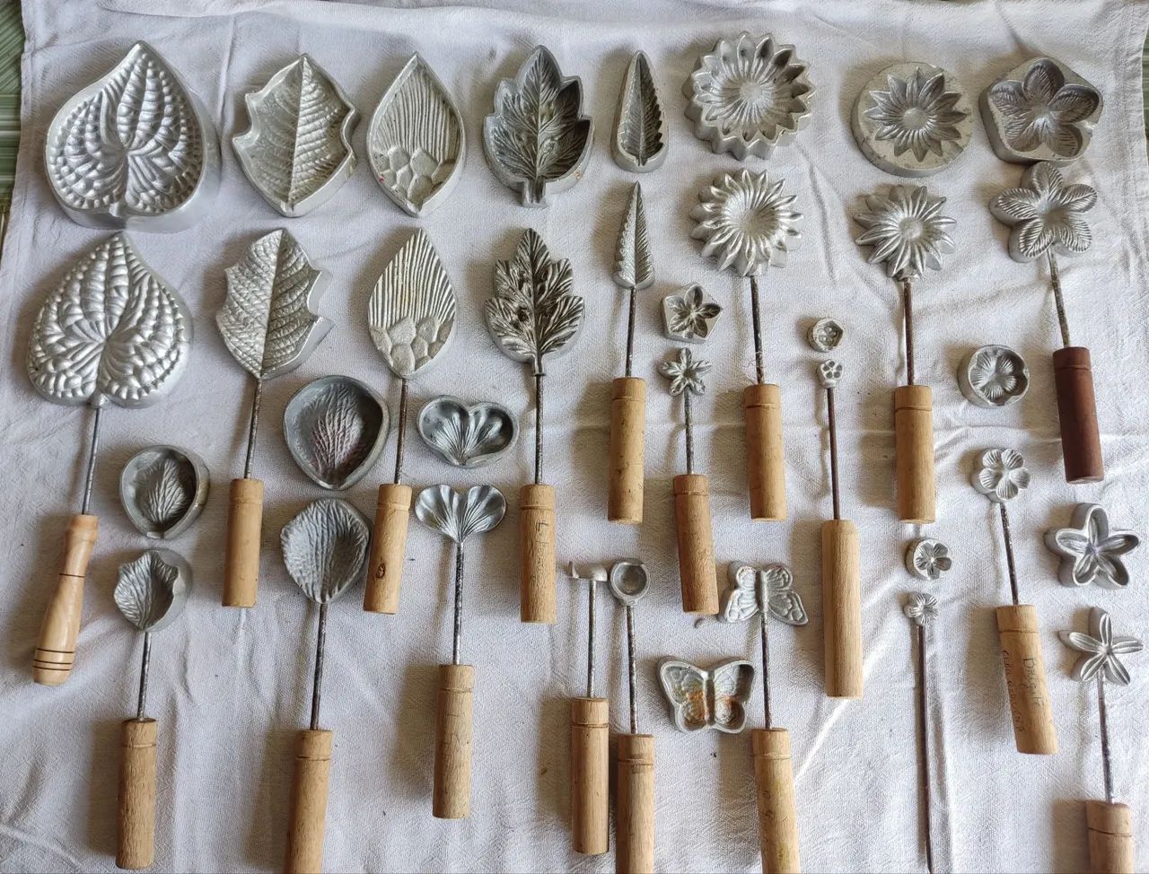 Frisadores e Moldes para Flores e Folhas Artesanais.