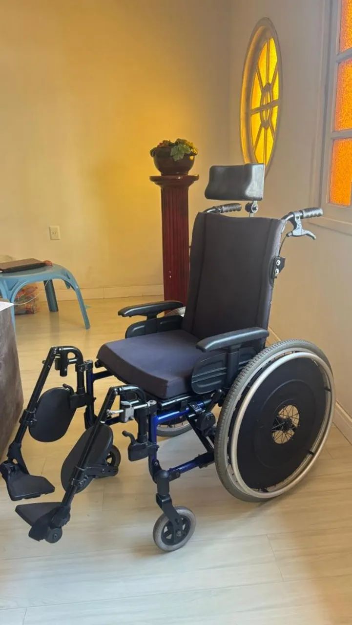 Cadeira de rodas e cama hospitalar  - Foto 3