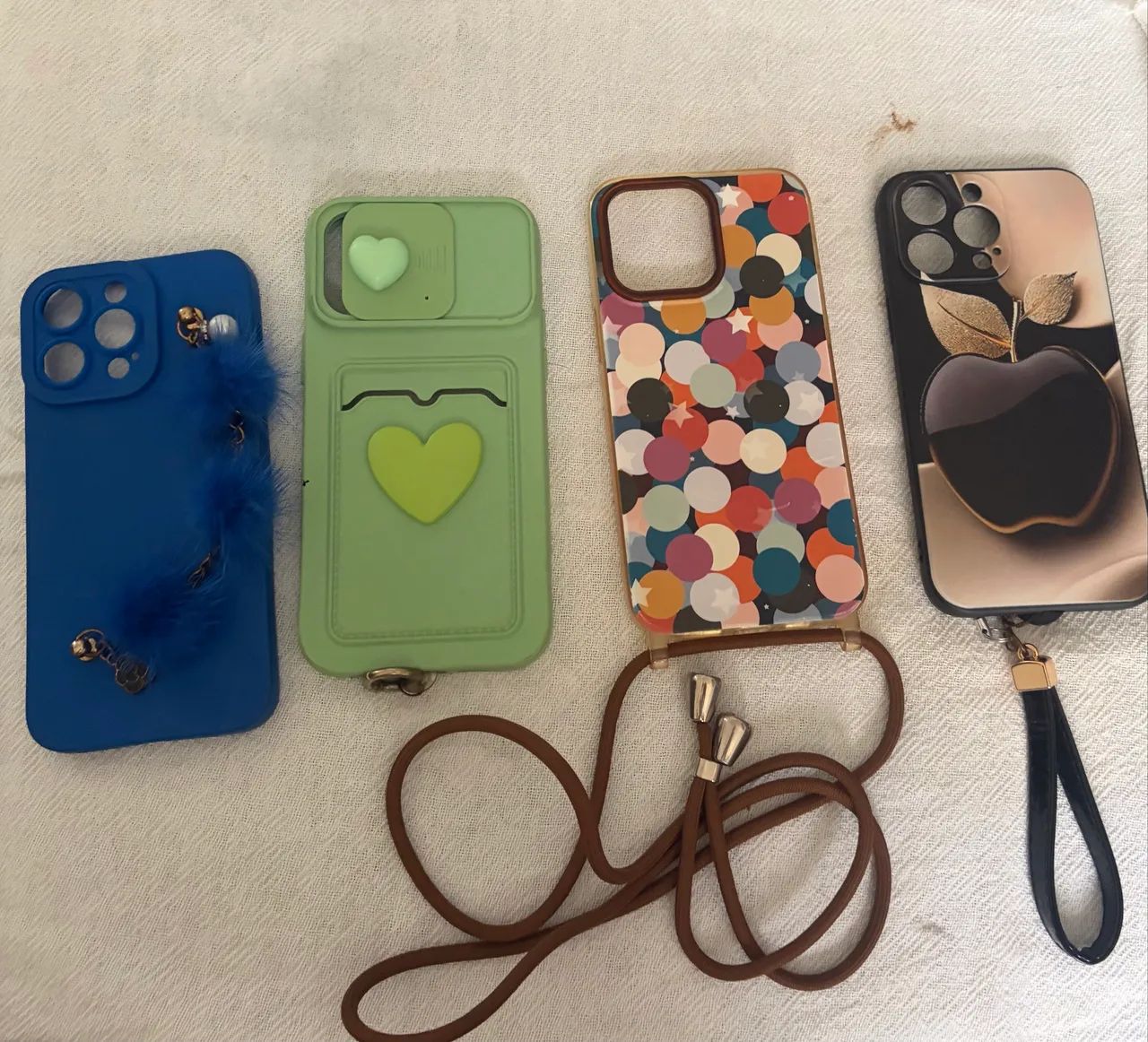04 capas  super diferentes seminovas de IPhone 14 Pro Max 