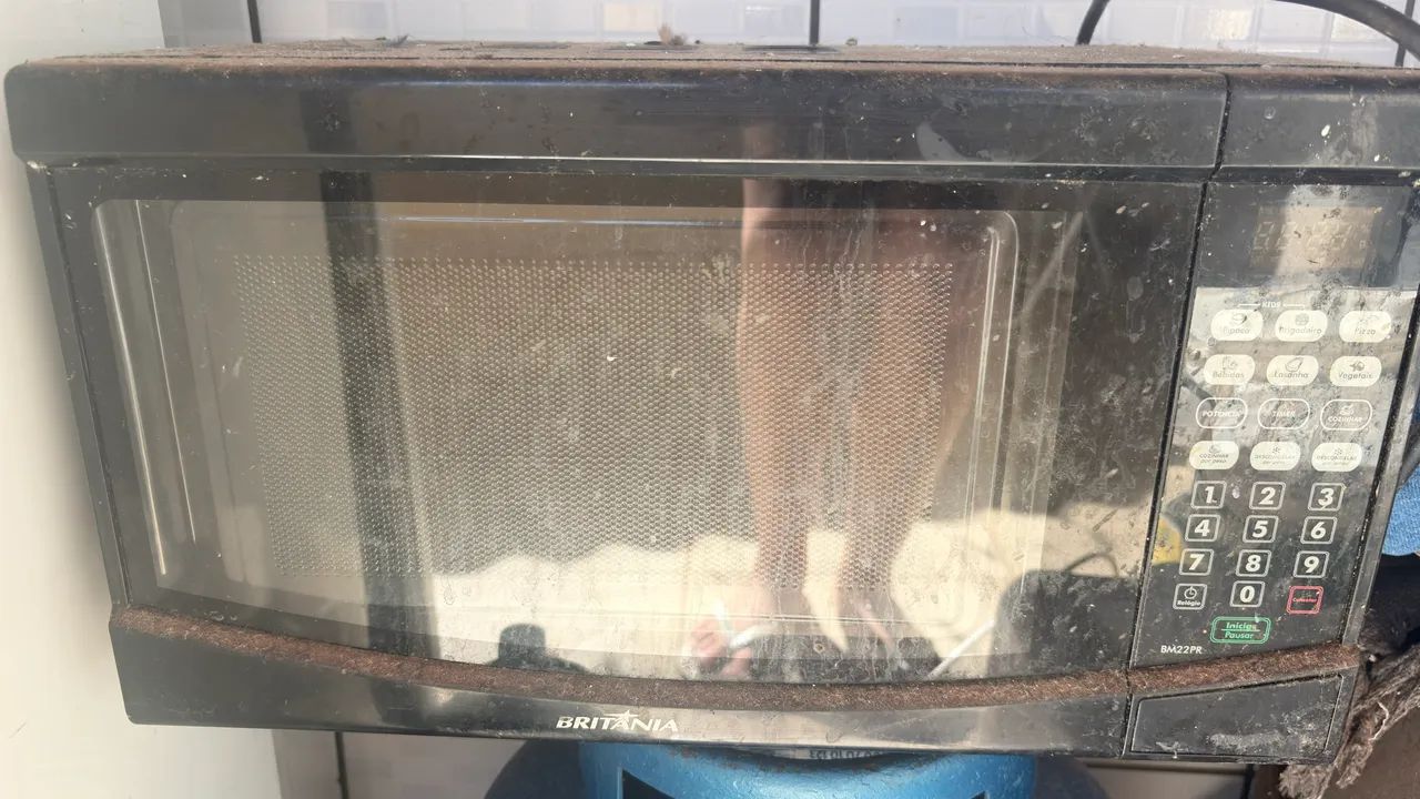 Micro-ondas Britânia BM22PR 20L  com defeito - Foto 2
