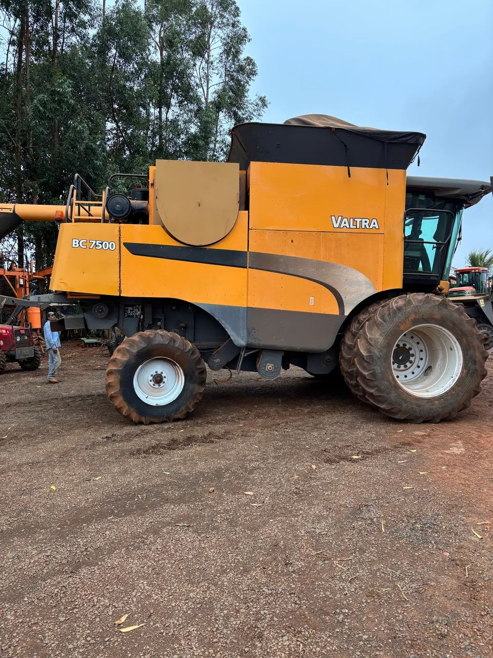 COLHEITADEIRA VALTRA BC7500