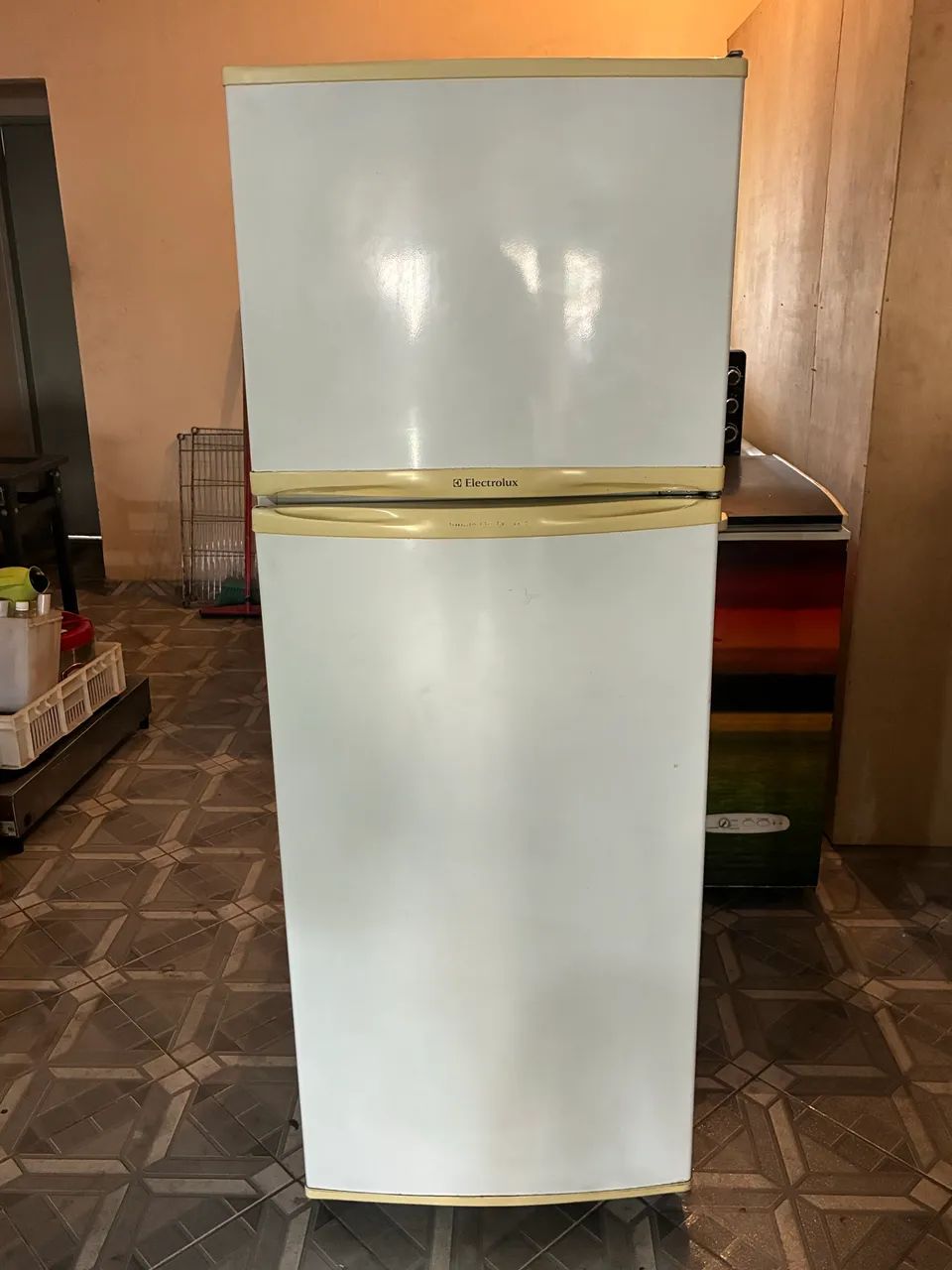 Geladeira Electrolux 251L