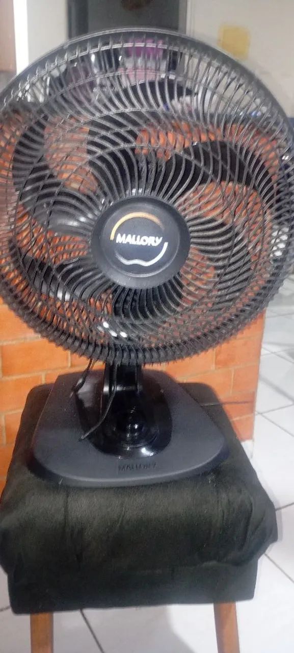 2 ventiladores 1 mondial 1 Mallory 