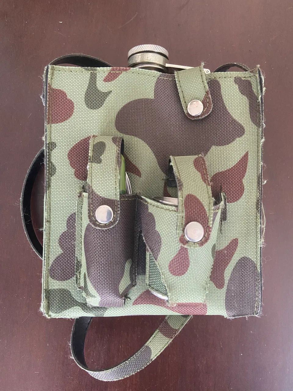 Kit Cantil Militar com Copos e Canivete - Estilo Exército