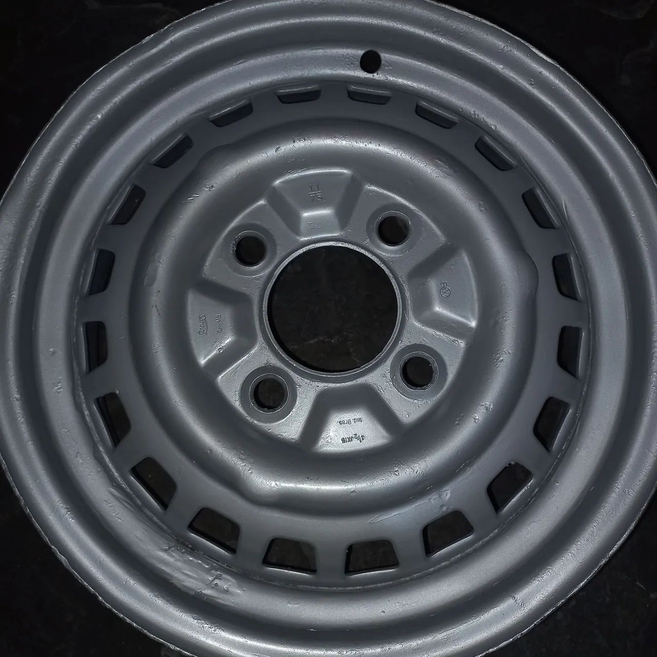 roda fusca vw aro 15 4 furos usada - Foto 2