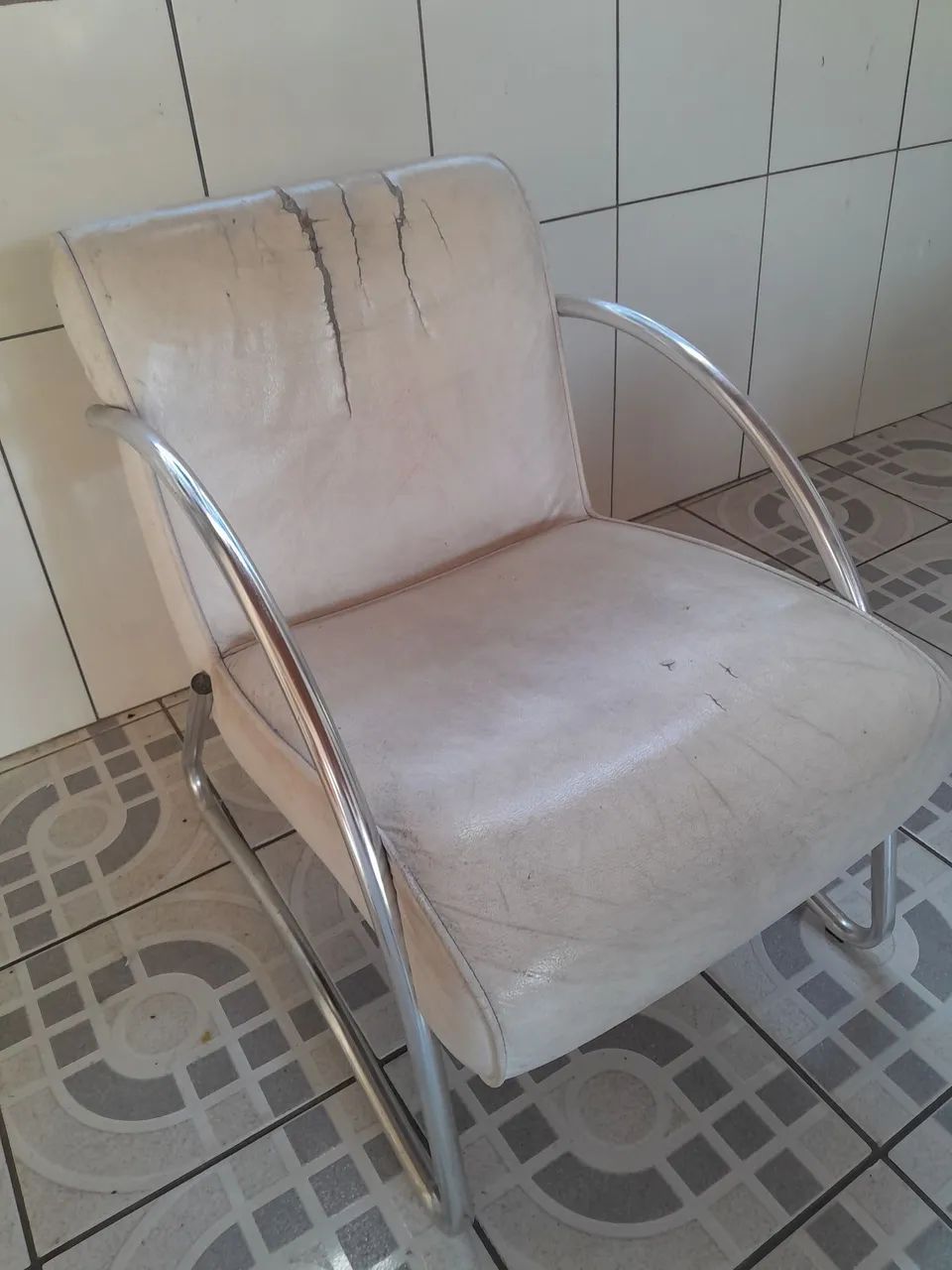 Vendo Cadeira corino branca  - Foto 2
