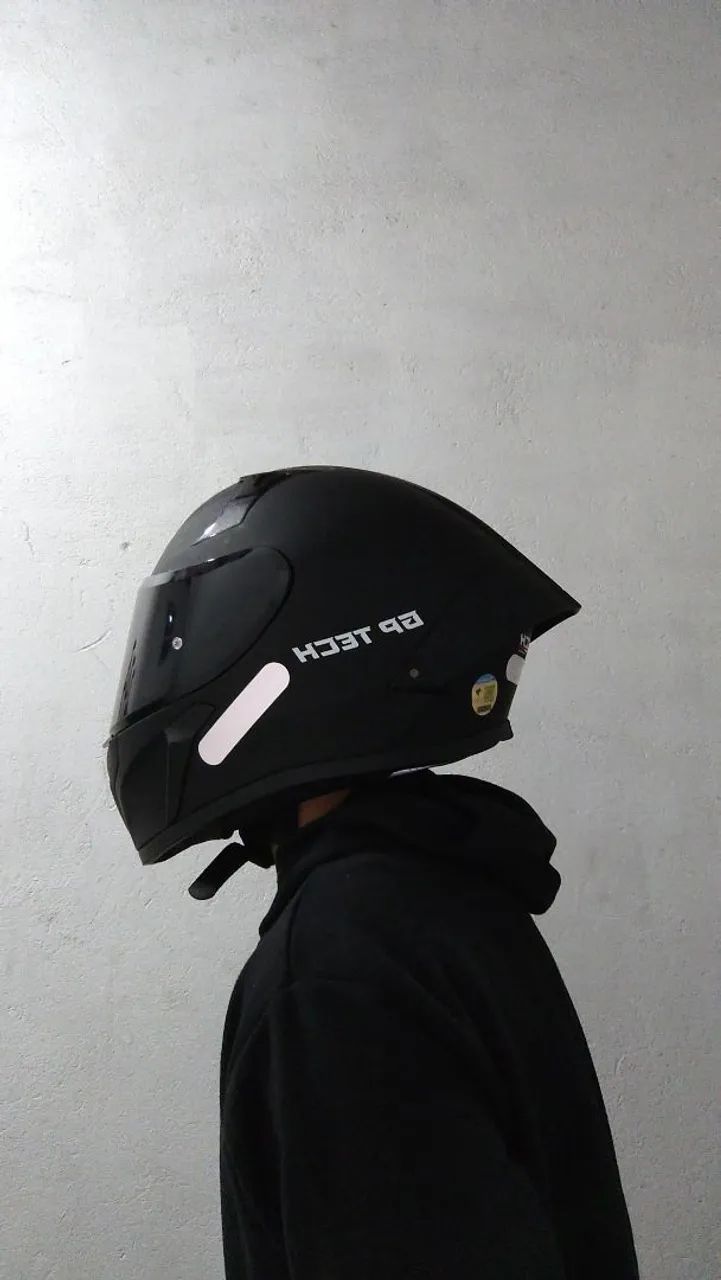 Capacete preto