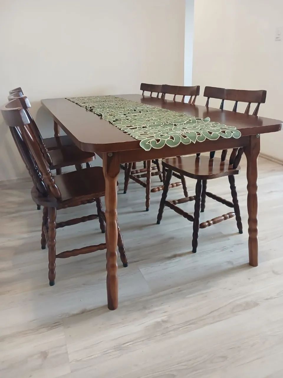 Mesa Madeira Classica com 6 cadeiras - Foto 3