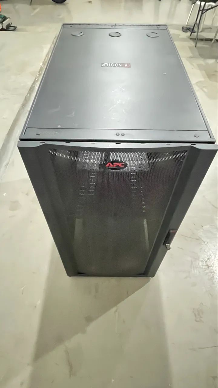 Rack para Servidor 24U APC 