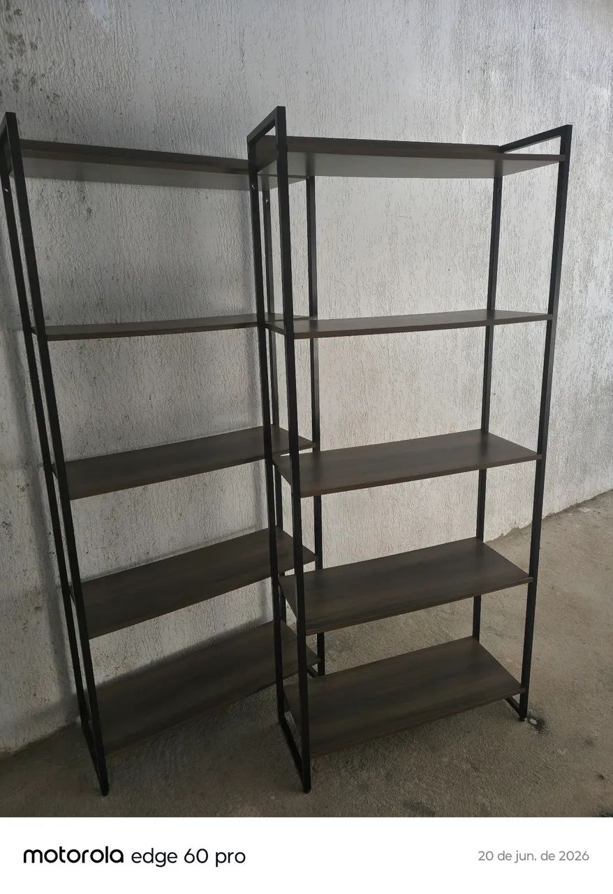 2(duas) estantes em aço, cada uma com 5 prateleiras em MDF - Foto 4