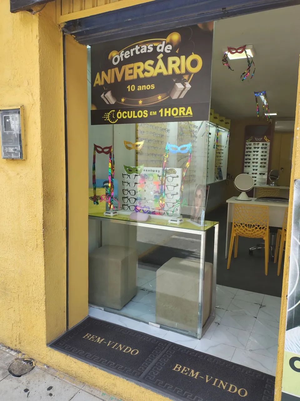 Porta de vidro de correr e vidro de vitrine fixa