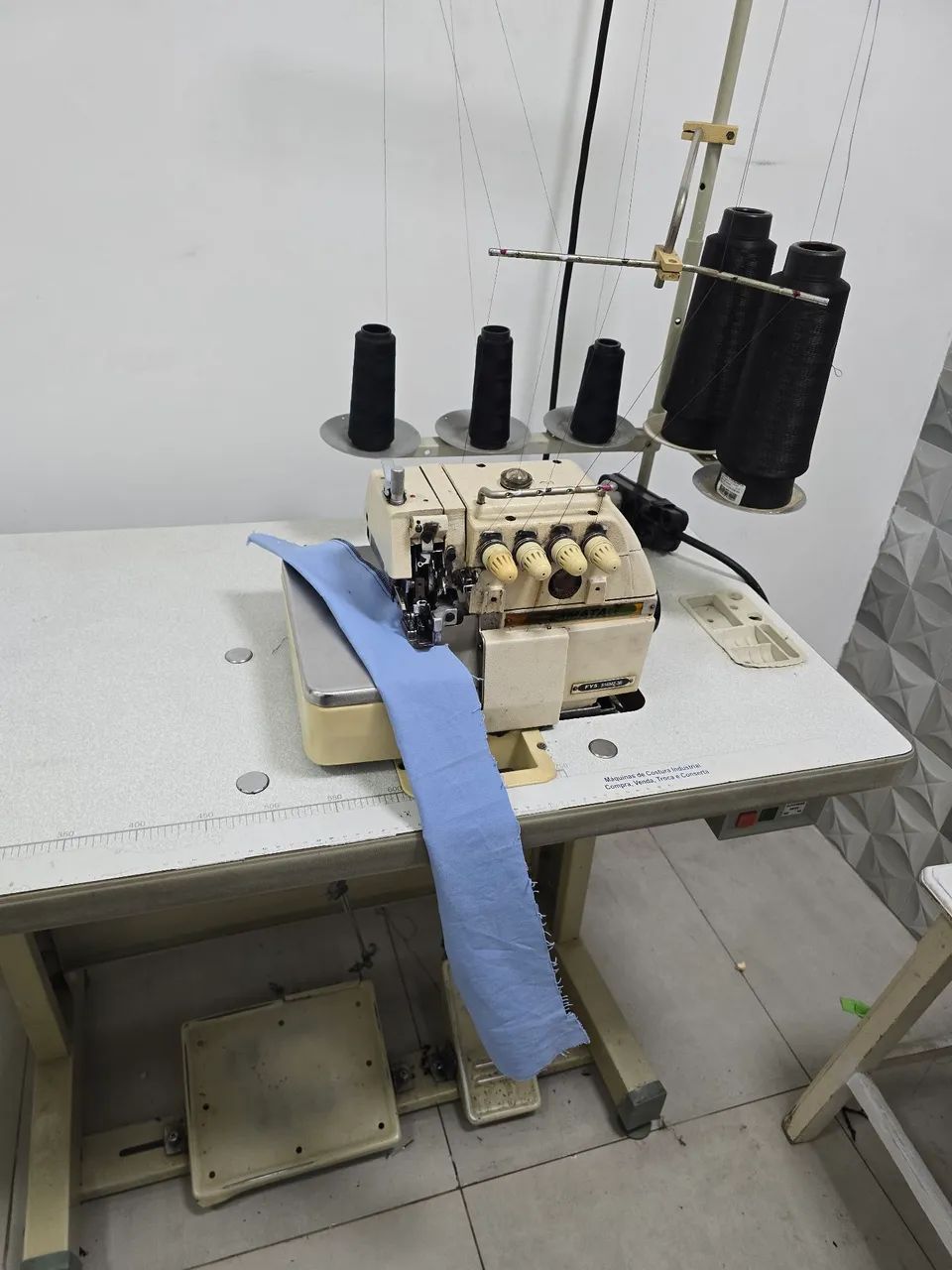 Máquina overloque