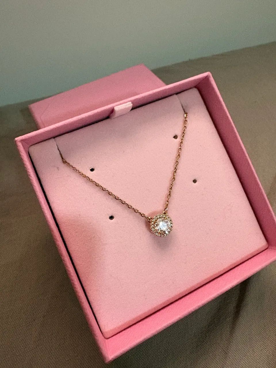 colar swarovski com caixa 