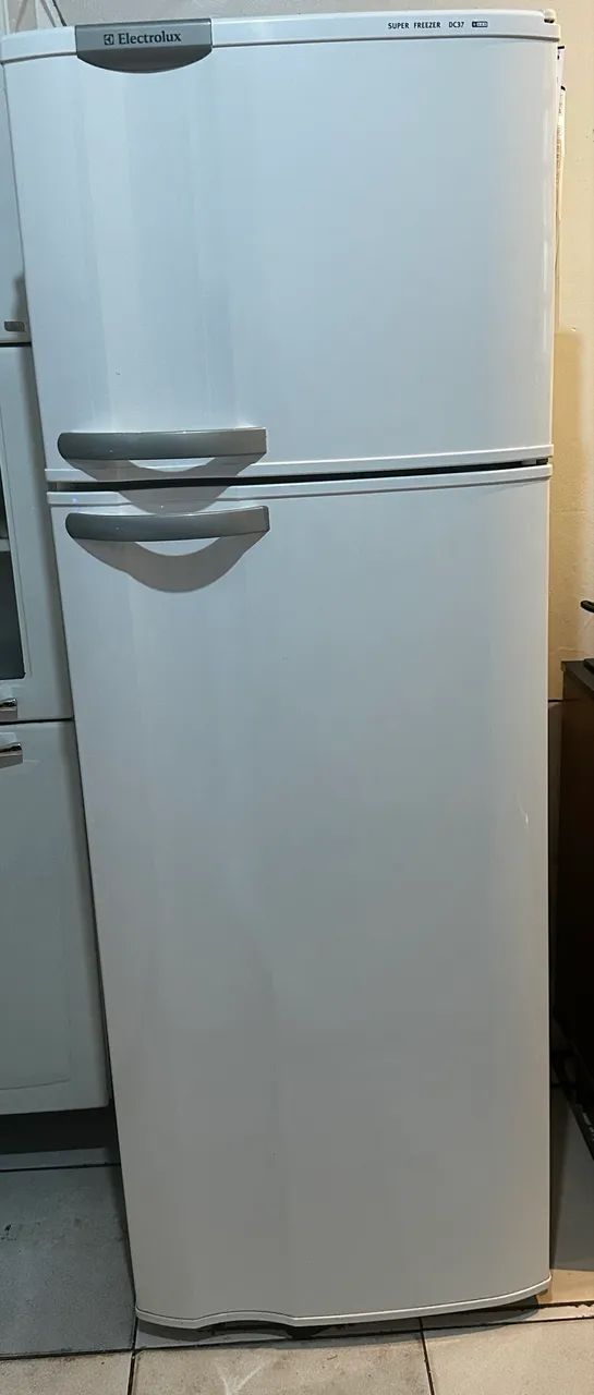Geladeira Eletrolux 332 litros 