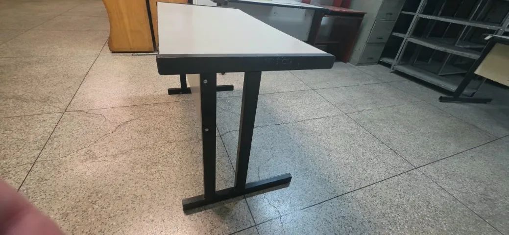 MESA DE ESCRITÓRIO USADA - Foto 2