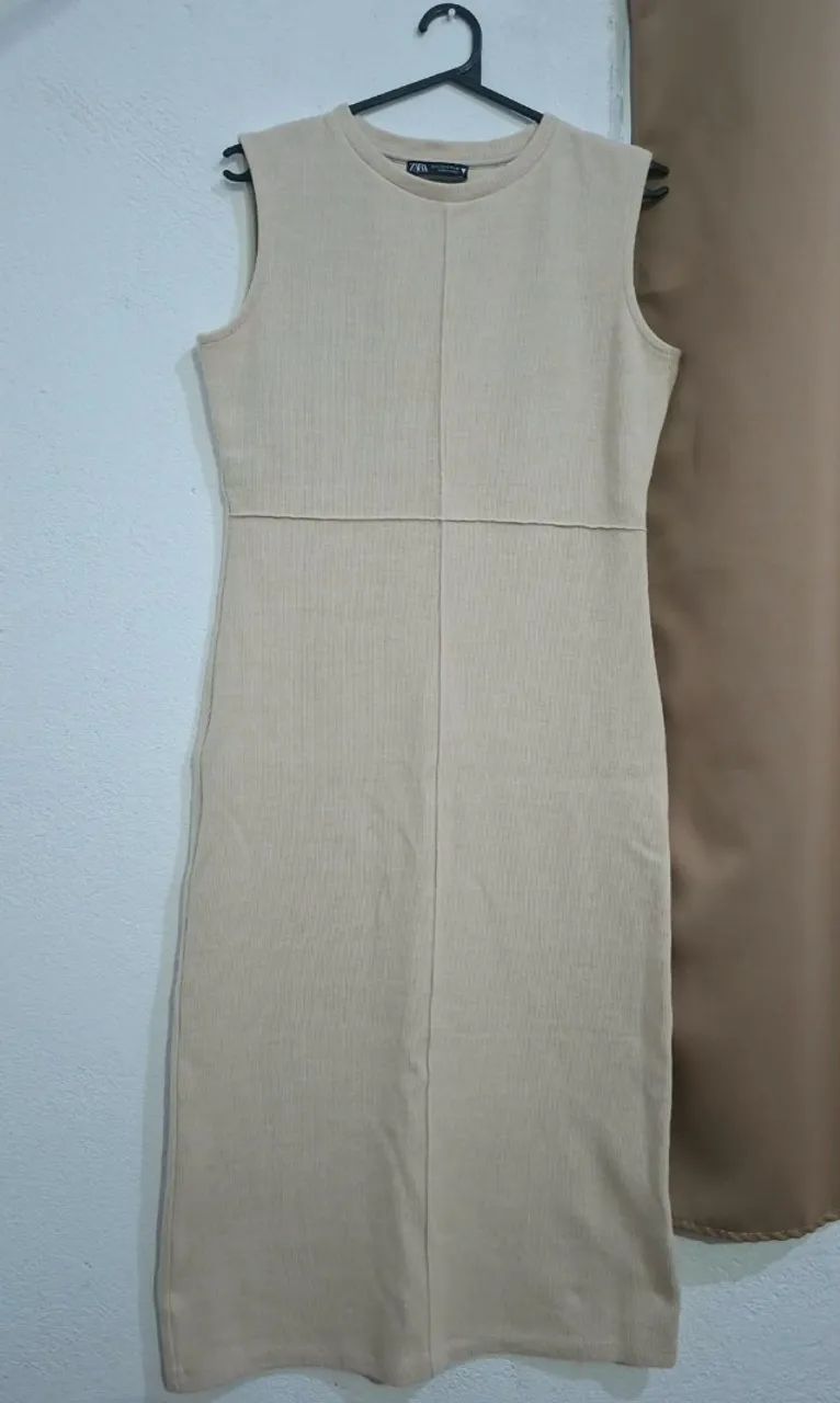 vestido midi canelado zara