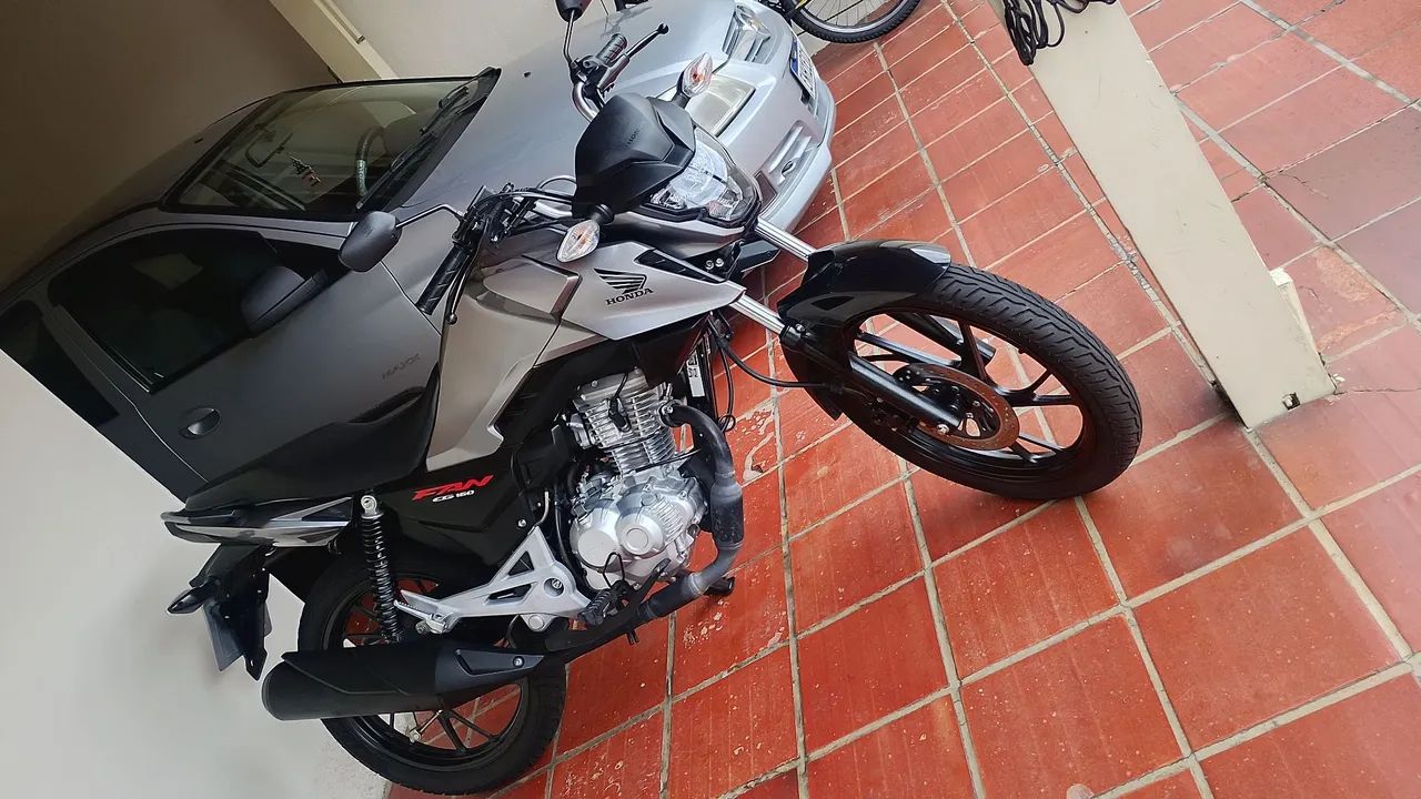 Moto zerada baixo km 