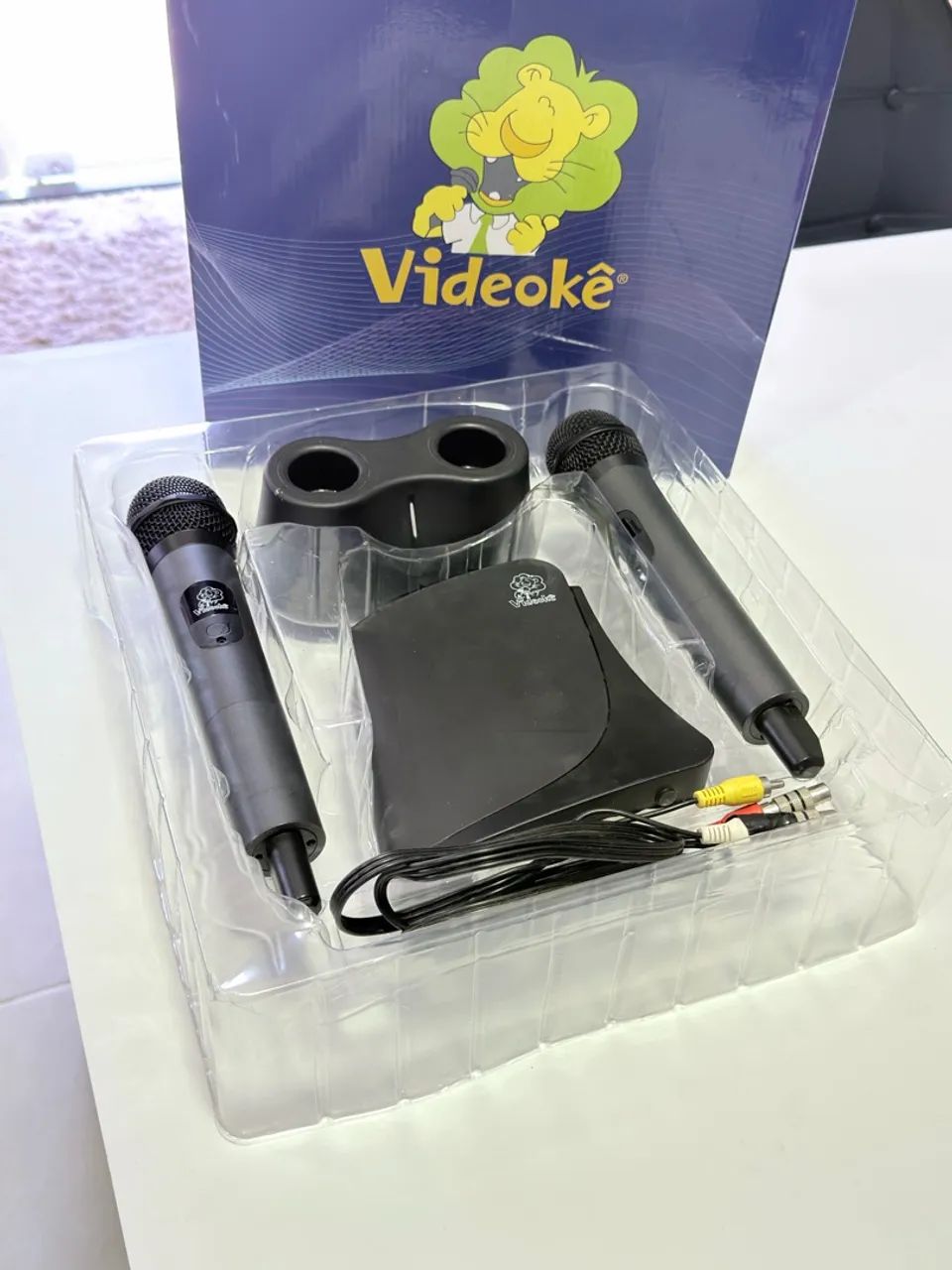 Videokê VSK-3.0 com 2 microfones sem fio e caixa original