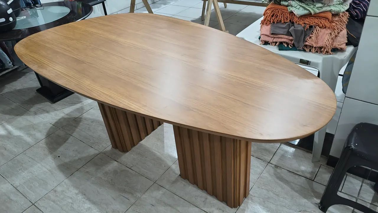 Mesa 8 lugares de madeira
