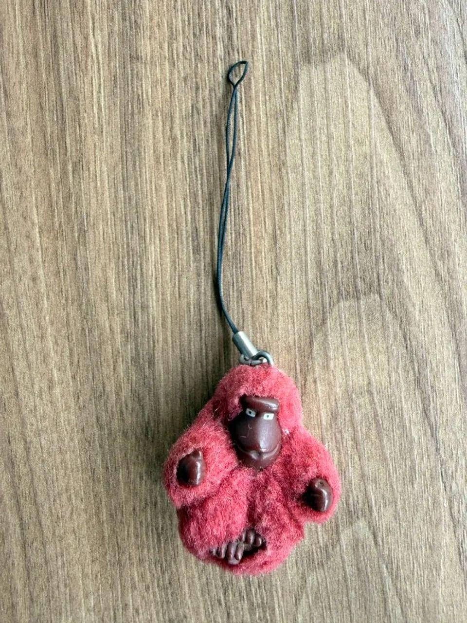 Pingente de celular da Kipling (Kipling Phone Strap), mini macaco, cor vinho - Foto 3