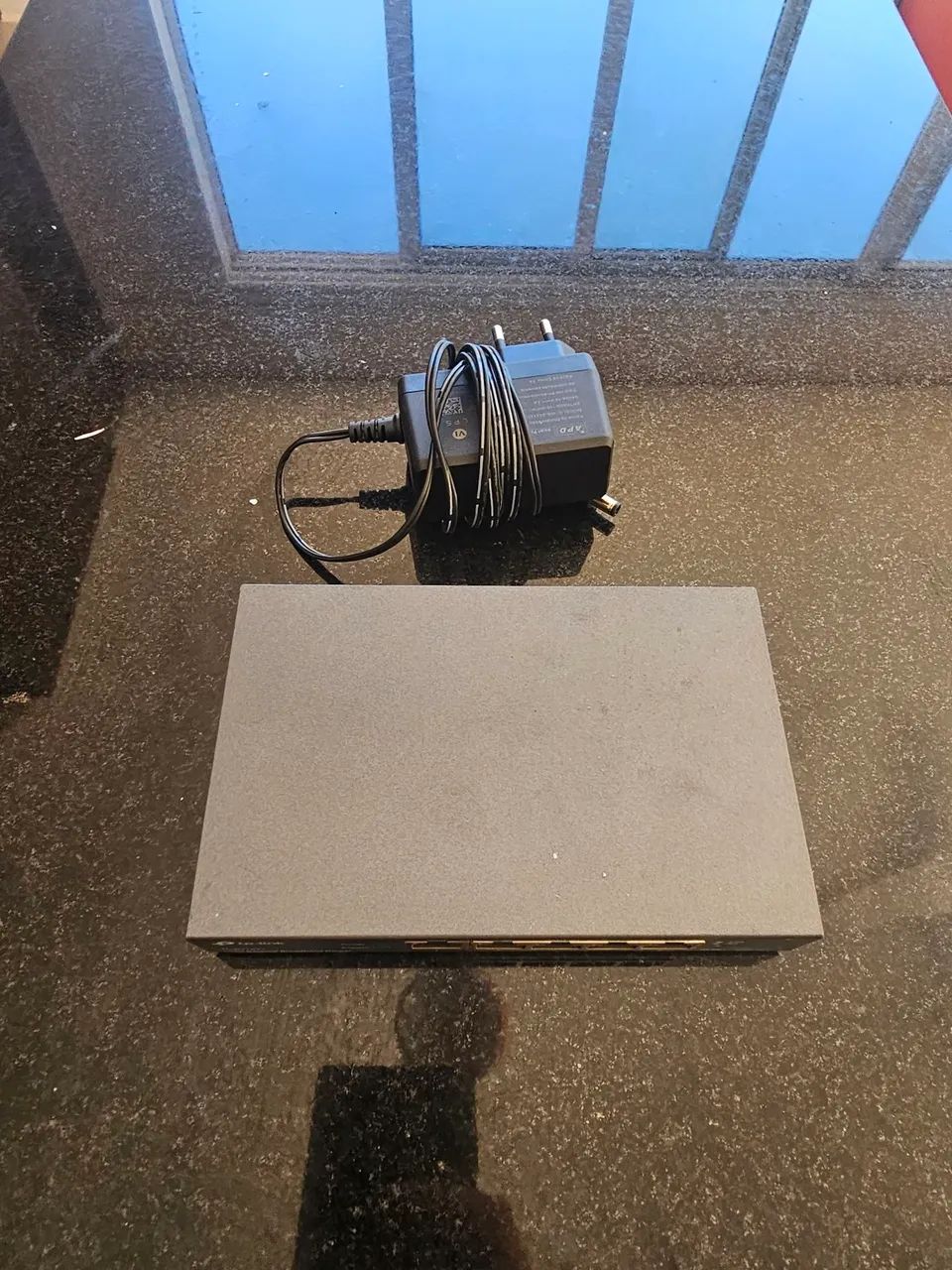 Switch 2 redes com 4 portas, funciona simultaneamente 2 Internets  - Foto 2