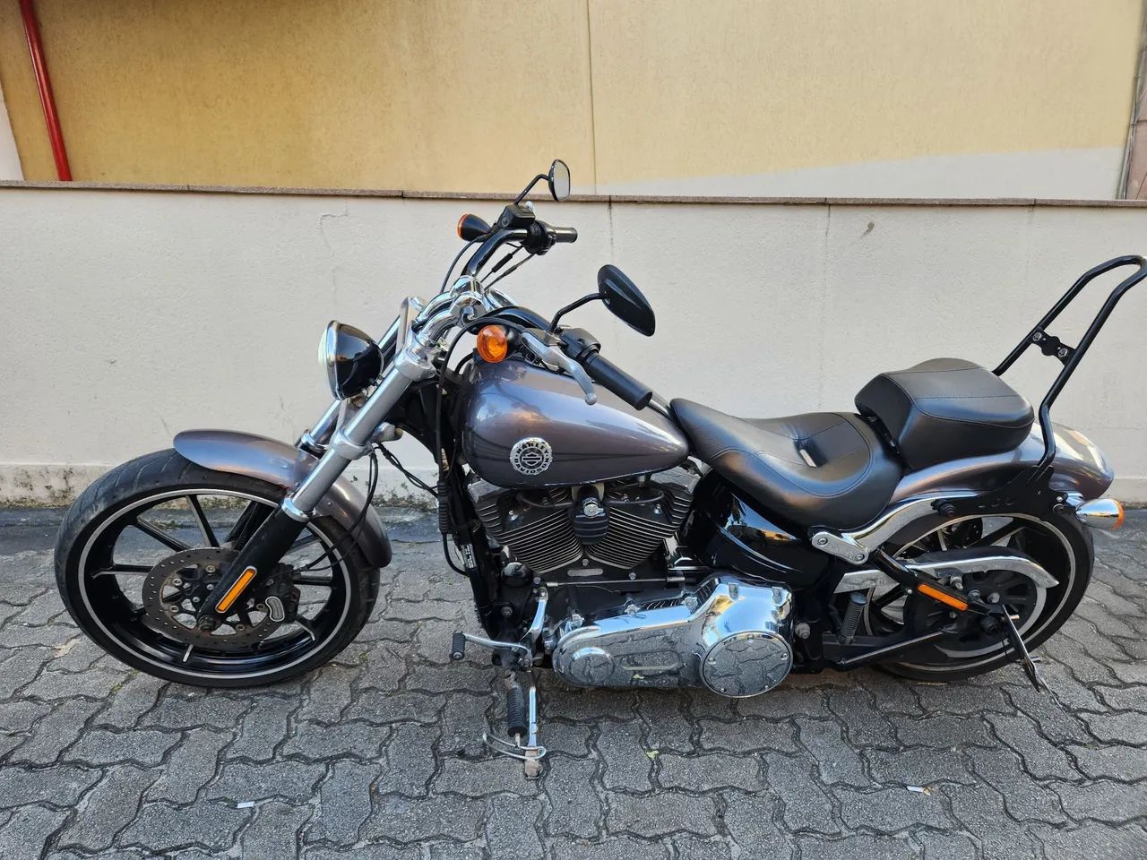 Harley Breakout linda 